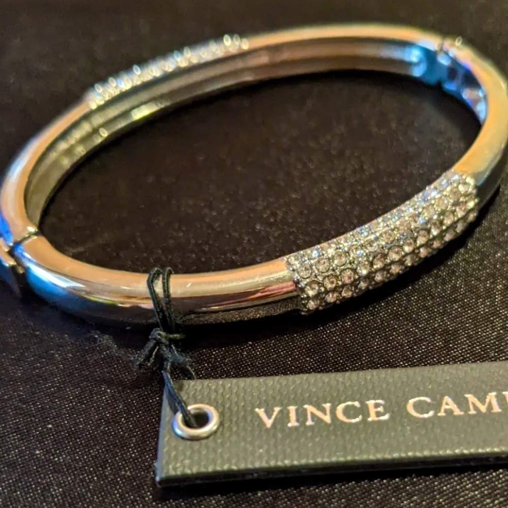 NWT VINCE CAMUTO CLEAR SIZE CRYSTAL LOCKING BANGLE BRACELET SILVER TONE - Picture 2 of 8